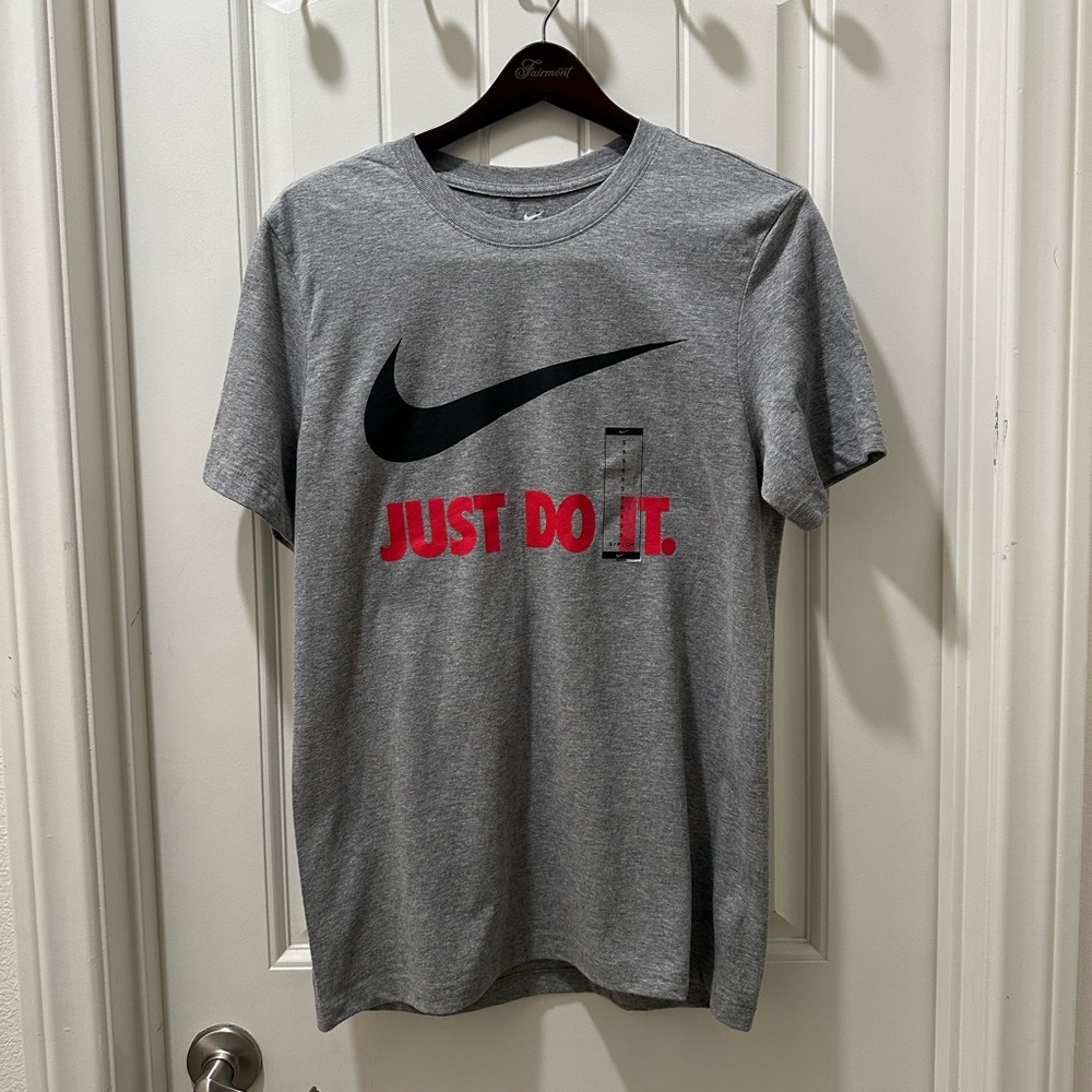 Men’s Nike Gray T-Shirt
